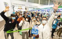“Mang Tết về nhà”: Khoảnh khắc đoàn viên của những trái tim xa nhà