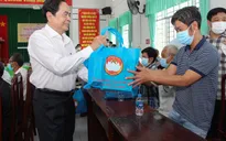 Đồng chí Trần Thanh Mẫn tặng quà Tết cho gia đình chính sách tại Hậu Giang và Cần Thơ