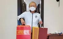 Thủ tướng gửi quà Tết cho HLV Park Hang-seo
