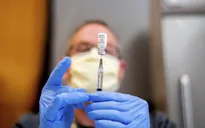 Nóng bỏng cuộc đua tiêm chủng vaccine COVID-19 trên toàn cầu