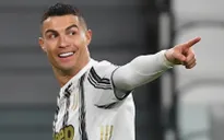 Cristiano Ronaldo bền bỉ ghi bàn ở tuổi 36