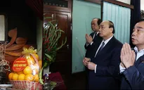 Thủ tướng dâng hương Chủ tịch Hồ Chí Minh tại Nhà 67