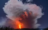 Núi lửa cao nhất châu Âu Etna “thức giấc"