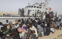 Giải cứu khoảng 100 người di cư ngoài khơi Libya