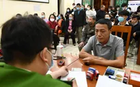 Công an Hà Nội xuyên đêm phục vụ người dân làm căn cước công dân mới