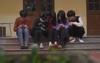 Hàng vạn video độc hại với trẻ "trôi nổi" trên MXH: Từ phim giang hồ đến clip ôm búp bê ma "xin vía học giỏi"