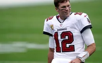 Tom Brady sẽ tiếp tục gắn bó với bóng bầu dục