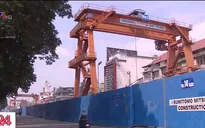 Tháo dỡ rào chắn thi công Metro số 1 ở trung tâm TP Hồ Chí Minh trước ngày 30/4