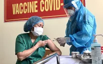 Sáng 15/3, không ca mắc COVID-19 mới, 2 trường hợp phản ứng nặng sau tiêm vaccine được xử trí kịp thời
