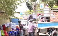 Hỗ trợ bà con gốc Việt khó khăn do COVID-19 ở Campuchia