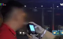 Tài xế hưởng ứng, dừng xe xếp hàng đo nồng độ cồn