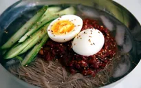 Câu chuyện tiêu dùng: Mì tôm lạnh hay cách bày biện xoài?