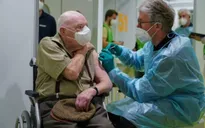 "Đèn xanh" cho vaccine AstraZeneca được bật tại Pháp