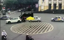 Phạt 17 phương tiện không chấp hành chỉ dẫn của vạch kẻ đường tại quảng trường Cách mạng tháng Tám