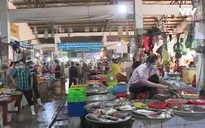Tiểu thương “khóc ròng” vì chợ tự phát