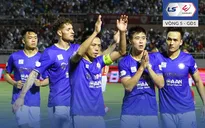 Hùng Dũng chấn thương kinh hoàng trong ngày CLB Hà Nội vươn lên ngôi đầu V.League 2021