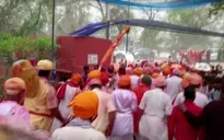 Người dân Ấn Độ đổ xô tham dự lễ hội Holi bất chấp nguy cơ lây lan dịch bệnh