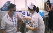 TP Hồ Chí Minh bắt đầu tiêm vaccine phòng COVID-19 cho 8.000 nhân viên y tế