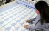 Forbes: Dệt may Việt Nam "đánh bại" COVID-19 nhờ khẩu trang