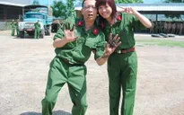 MC Hoàng Linh khoe ảnh cùng nhà báo Lại Văn Sâm cách đây 15 năm