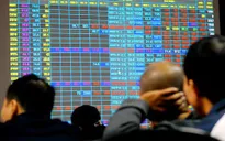 Nhà đầu tư "mong manh", VN-Index giảm gần 15 điểm