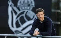 Xabi Alonso khiến giới truyền thông... việt vị