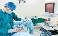 Chán ăn, đau vùng thượng vị, nhập viện phát hiện nang gan kích thước lớn dọa vỡ