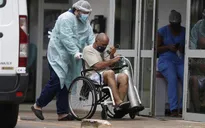 COVID-19 "tấn công" trẻ em và thanh niên Brazil