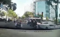 Khen thưởng 2 CSGT dẫn đường cho ôtô chở sản phụ đẻ rơi