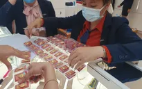 Giá vàng trượt dốc không phanh