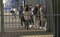 Dịch COVID-19 lây lan mạnh ở ngoại ô Paris
