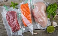 Nguy cơ ngộ độc từ thực phẩm tự đóng hộp, hút chân không sai cách