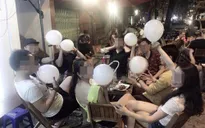 Nguy hiểm khôn lường khi hít bóng cười