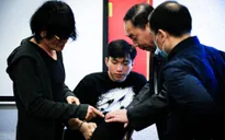 Các chuyên gia, bác sỹ hội chẩn tình trạng chấn thương của cầu thủ ĐTQG Đoàn Văn Hậu