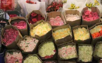 Tiểu thương chợ hoa lớn nhất TP Hồ Chí Minh lo cảnh "người đông, khách vắng" dịp lễ 8/3