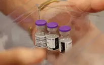 EU tìm cách đảm bảo nguồn cung nguyên liệu sản xuất vaccine từ Mỹ