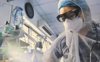 Hoãn cưới 2 lần, nữ bác sĩ lên tuyến đầu chống dịch