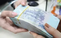 Tiền vào ngân hàng chậm lại, thanh khoản chưa đáng lo