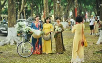 Loa kèn cuối mùa trên con đường lãng mạn nhất Hà Nội