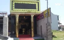 Khởi tố đối tượng tra tấn 8 nhân viên nữ quán karaoke để ép bán dâm