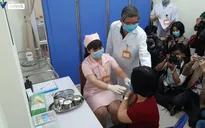 Các vaccine phòng COVID-19 được cấp phép sử dụng khẩn cấp phải trải qua 3 giai đoạn thử nghiệm lâm sàng