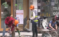 Lát đá "vĩnh cửu" vỉa hè Hà Nội: Của bền tại người