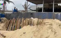Nhiều hộ dân bất an vì nạn sạt lở bờ biển