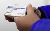 Nhiều nước thông báo tạm đình chỉ sử dụng vaccine COVID-19 của Johnson & Johnson