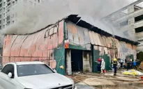 Kịp thời khống chế đám cháy trên phố Định Công