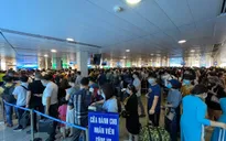 Sân bay Tân Sơn Nhất đông nghịt hành khách trong cao điểm sáng