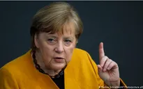 Thủ tướng Đức Angela Merkel tiêm vaccine COVID-19 của AstraZeneca