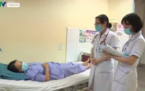 Viêm gan ứ mật cấp nghi do uống rượu thuốc