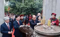 Chủ tịch nước Nguyễn Xuân Phúc dâng hương tưởng nhớ các Vua Hùng