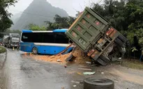 Xe khách giường nằm đấu đầu xe tải, gần 10 người bị thương tại Bình Phước